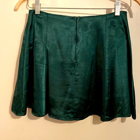 SOLD 🍏Vintage green satin skort - Picture 3 of 5